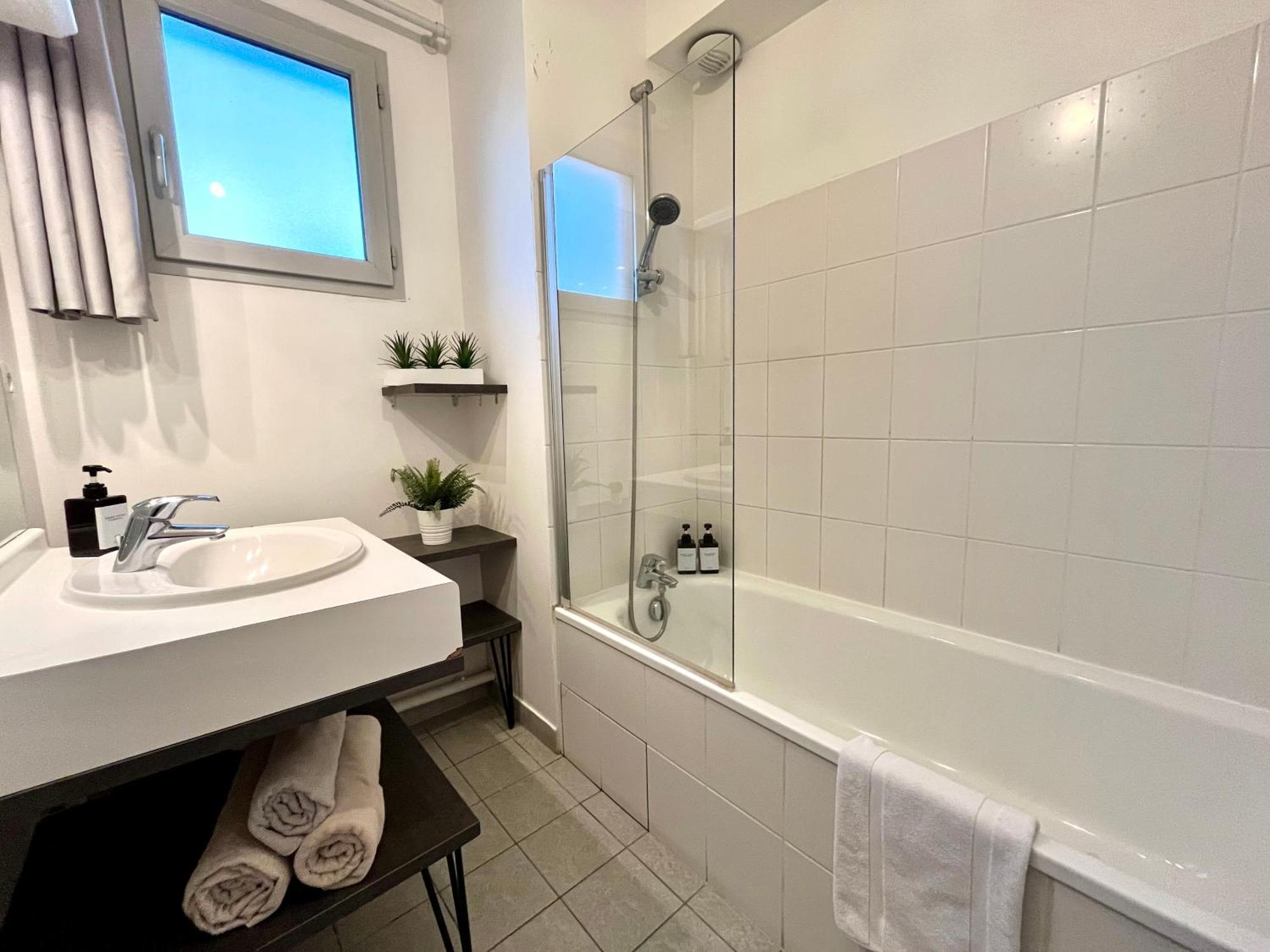 Bngo I Immense Rooftop Lyon I 2 Chambres, 4 Places Parkings, 2 Immenses Terrasses, 8 Personnes Exteriör bild